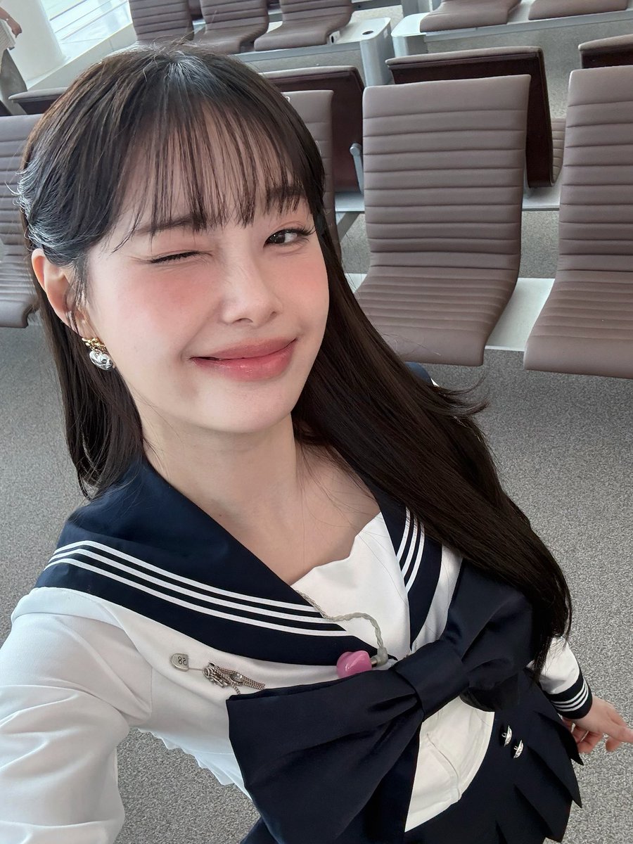 wingsforchuu's tweet photo. 마린��� 셀카 또 왓당🩵 https://t.co/K1ou2QiwAw