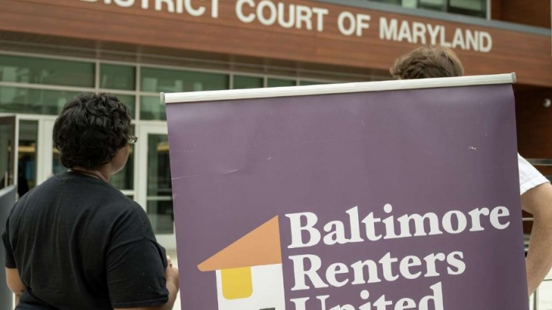 BaltimoreBrew's tweet photo. Getting out the word: As the country's affordable housing crisis worsens, Baltimore Renters United speaks to tenants about their legal rights and options in rent court. About 25% of tenants evicted in the city become homeless, the group says. https://t.co/ZbaSvAjdYM https://t.co/55w6P46RpC