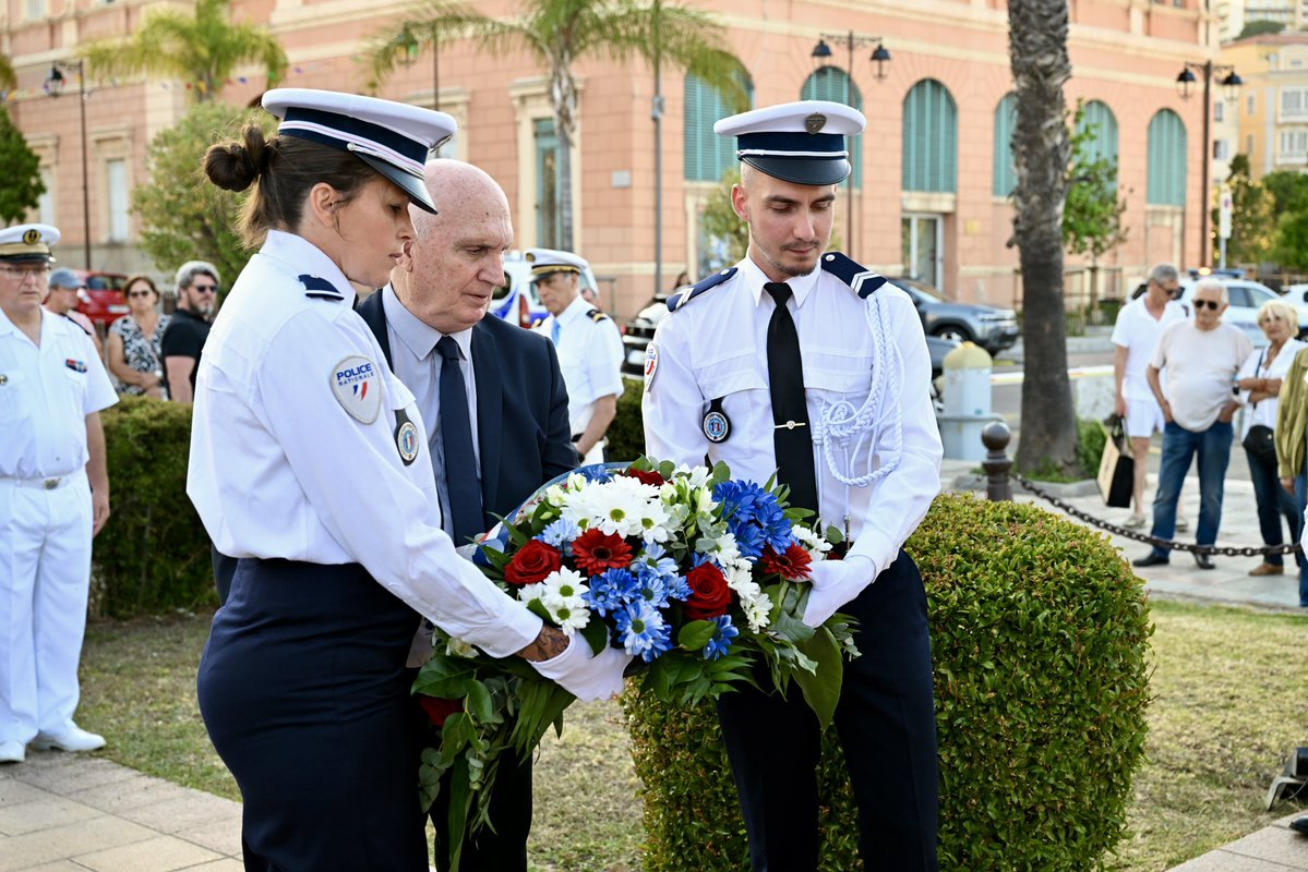 VilledAjaccio's tweet photo. 🌹 Nous commémorons ce mardi la Journée Nationale de la Résistance ainsi que le 83ème anniversaire de la création du Conseil national de la Résistance.
📍 port Tino Rossi

Réuni pour la première fois le 27 mai 1943, le Conseil national de la Résistance regroupe représentants des mouvements de Résistance des partis politiques et des confédérations syndicales.
