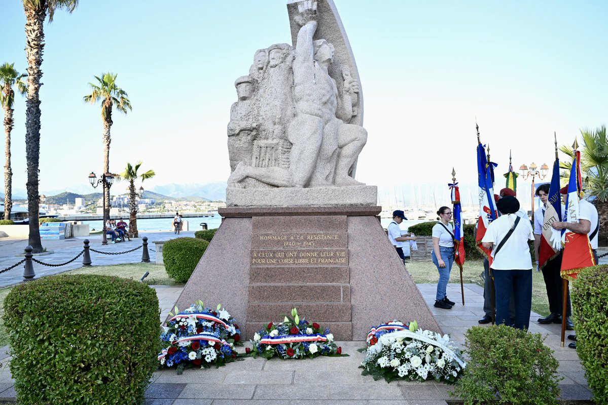 VilledAjaccio's tweet photo. 🌹 Nous commémorons ce mardi la Journée Nationale de la Résistance ainsi que le 83ème anniversaire de la création du Conseil national de la Résistance.
📍 port Tino Rossi

Réuni pour la première fois le 27 mai 1943, le Conseil national de la Résistance regroupe représentants des mouvements de Résistance des partis politiques et des confédérations syndicales.