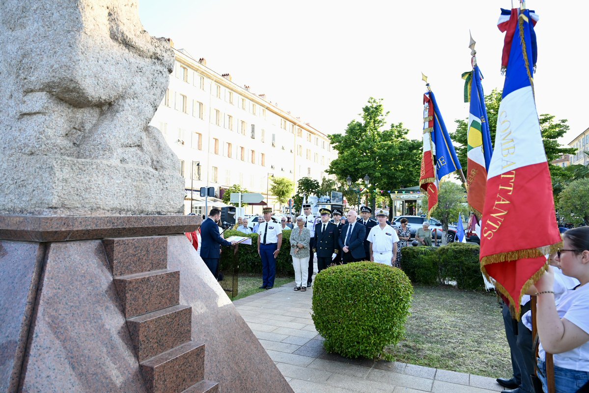 VilledAjaccio's tweet photo. 🌹 Nous commémorons ce mardi la Journée Nationale de la Résistance ainsi que le 83ème anniversaire de la création du Conseil national de la Résistance.
📍 port Tino Rossi

Réuni pour la première fois le 27 mai 1943, le Conseil national de la Résistance regroupe représentants des mouvements de Résistance des partis politiques et des confédérations syndicales.