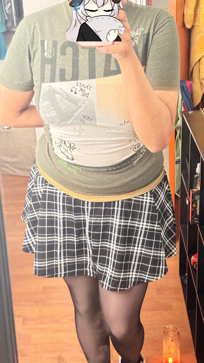 Fabiola_RO87's tweet photo. Hola mis niños, aquí traigo mas fotos <3

#faldas #pantyhose #trans https://t.co/tpyyXAfdCg