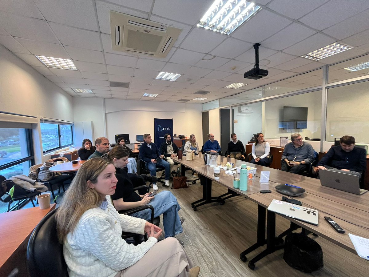 CutiUy's tweet photo. Recibimos a referentes de Secretaría Nacional de Ciencia y Valorización del Conocimiento (#SENCI), @UruguayInnovaUI y @ANIIuy en nuestra Comisión de Innovación y Transversalidad para conversar sobre los distintos programas que estas instituciones ofrecen para empresas de TI. 🗣️💭 https://t.co/WvfC86omBb