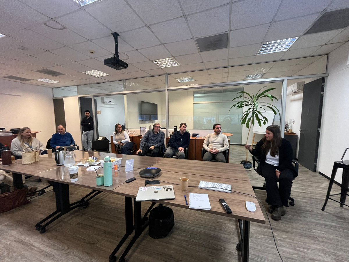 CutiUy's tweet photo. Recibimos a referentes de Secretaría Nacional de Ciencia y Valorización del Conocimiento (#SENCI), @UruguayInnovaUI y @ANIIuy en nuestra Comisión de Innovación y Transversalidad para conversar sobre los distintos programas que estas instituciones ofrecen para empresas de TI. 🗣️💭 https://t.co/WvfC86omBb