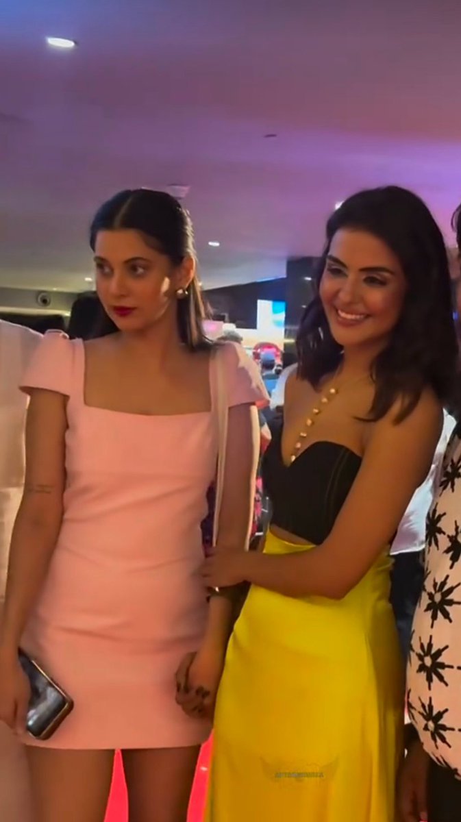ikramghoris's tweet photo. Sisters from offscreen to onscreen bonding same same
#PriyankaChaharChoudhary 
#AliceKaushik
#Naagin7 https://t.co/UFMliCwvi5