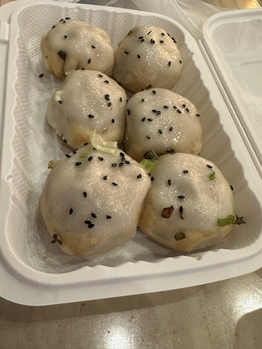 EllieJapan2022's tweet photo. The best pork ban in my life at Queens!!!
Super good!!!!!
#Queens #porkan #sesami #steamed #verypopular #中華饅頭 #withmylove #verycrowdy #NY #US https://t.co/LJdcqqg9IJ