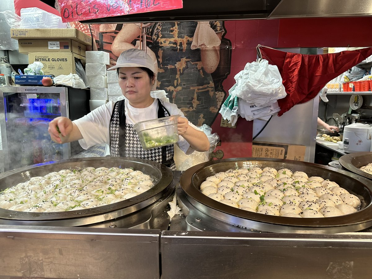 EllieJapan2022's tweet photo. The best pork ban in my life at Queens!!!
Super good!!!!!
#Queens #porkan #sesami #steamed #verypopular #中華饅頭 #withmylove #verycrowdy #NY #US https://t.co/LJdcqqg9IJ