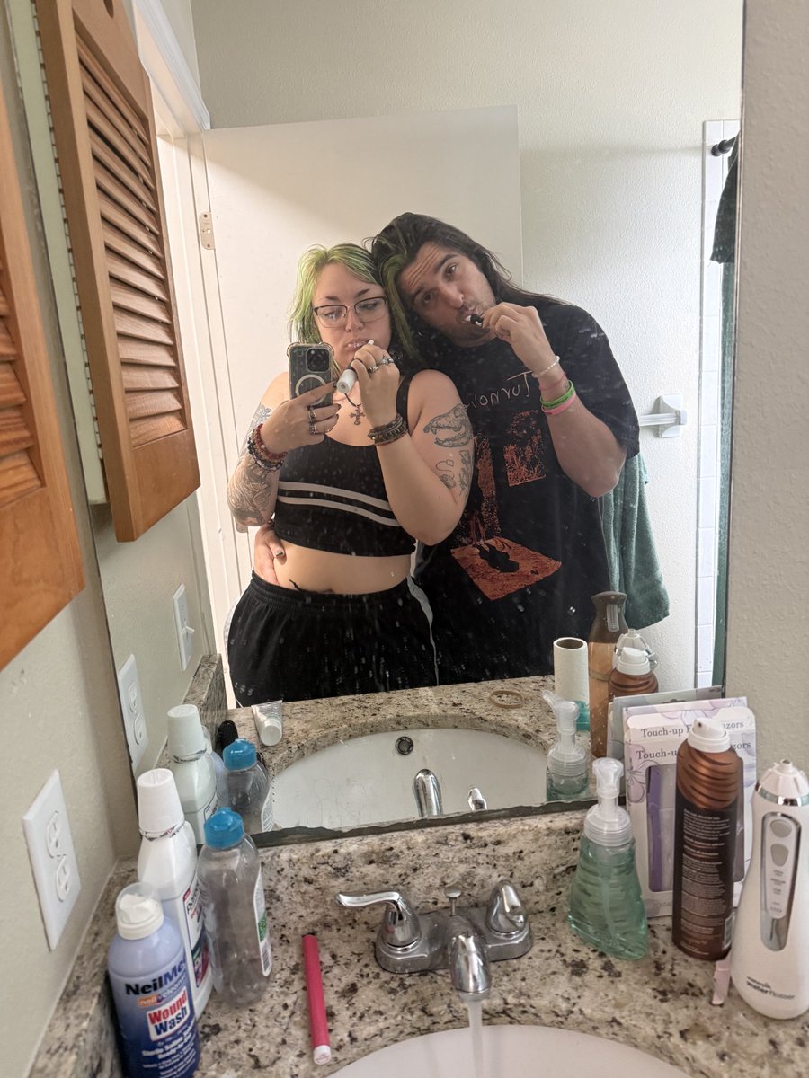 MoshPitJoshh's tweet photo. You are my world💚💚🧡🧡 https://t.co/CawDm3VCWt