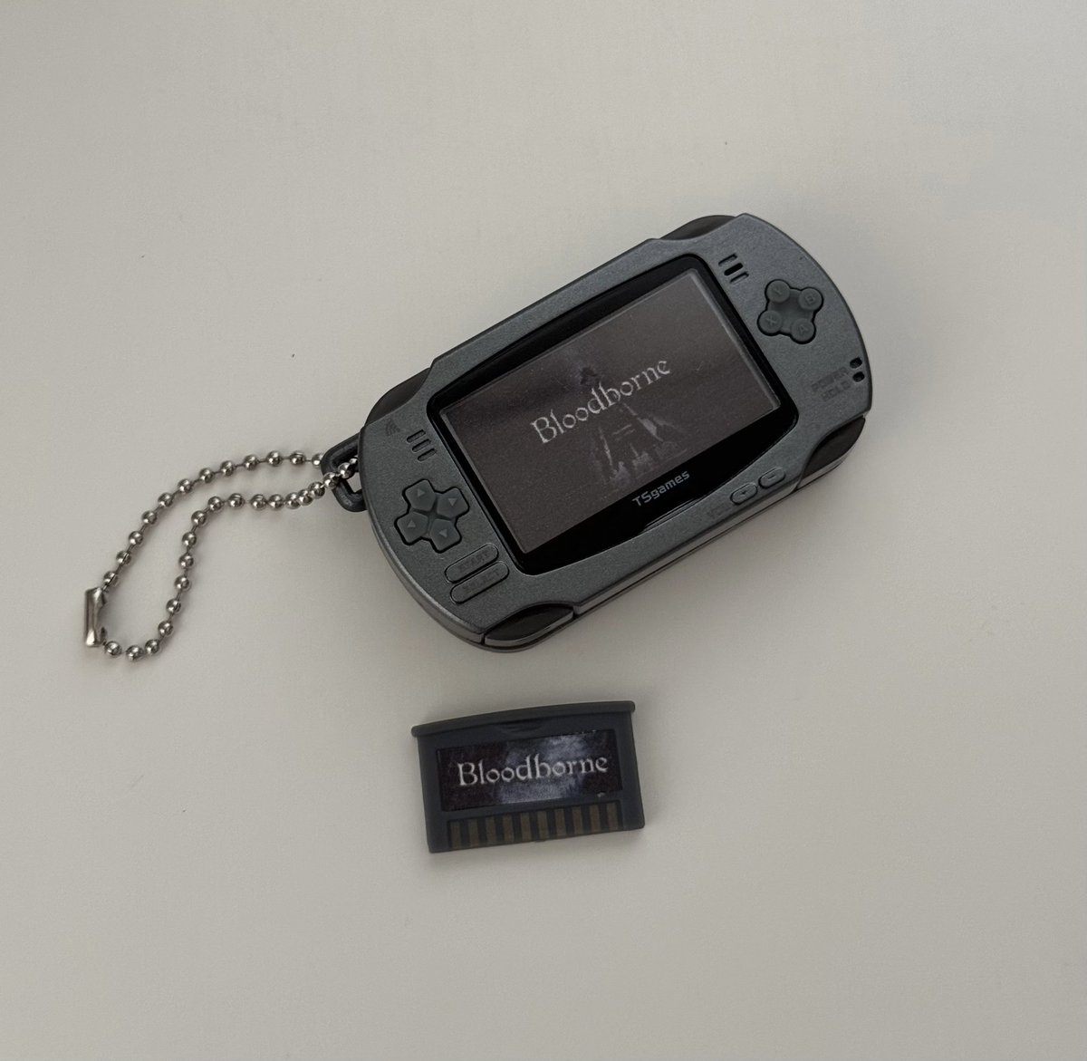 CainhurstUmi's tweet photo. I put bloodborne on my tiny handheld https://t.co/5vY4jaFDJm