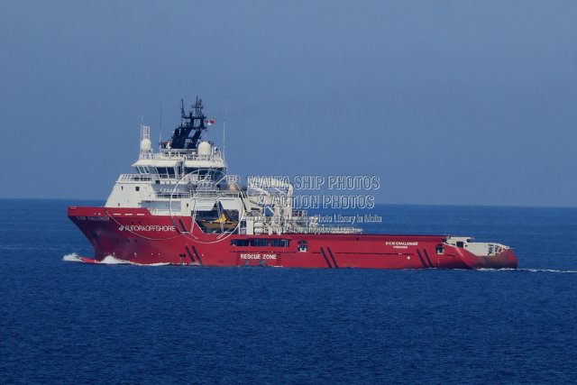 Shipguru's tweet photo. #auroraoffshore #offshoretugsupplyvessel #SIEM_CHALLENGER #justleft #grandharbourmalta while #tidewateroffshore #DOENICKE_TIDE is #approaching #inbound - 27.05.2026- https://t.co/nfgboxc3g3 - NO PHOTOS can be used or manipulated without our permission @offshoreenergyt @navingooe https://t.co/u731q389zE