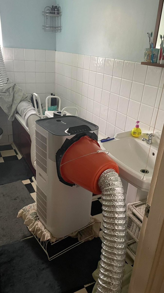 apatchworkboy's tweet photo. @notsosexintheci @SuzieHasTwins Reasons my aircon has a directional outlet hose heading to the bedroom #7 https://t.co/2fD2DBGYGG