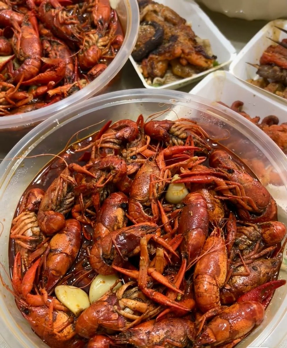 Henxt52's tweet photo. 谢谢小宝了还请我吃🦞呢😘 https://t.co/pVli20UXRL