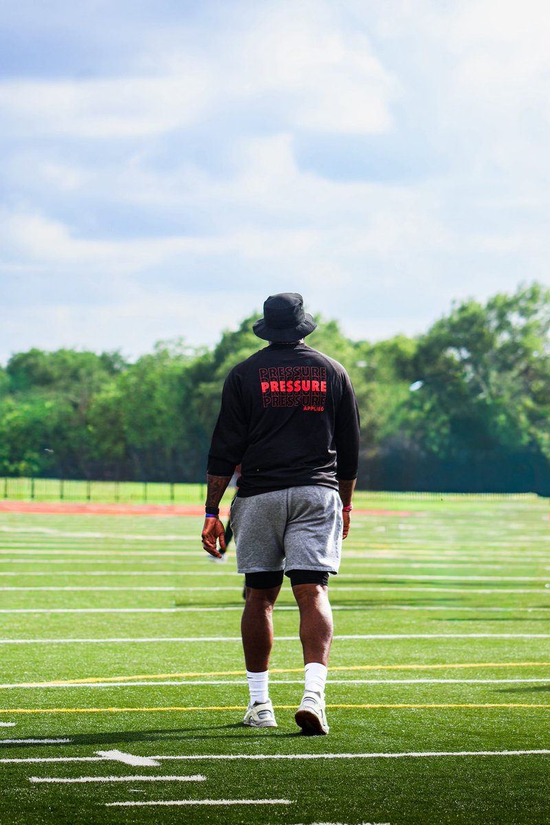 Coach_Lowery14's tweet photo. Pressure applied.
No speeches. No excuses. Just work. #SkylineU #WhyNotTheGrove https://t.co/D4CeMSnB3W