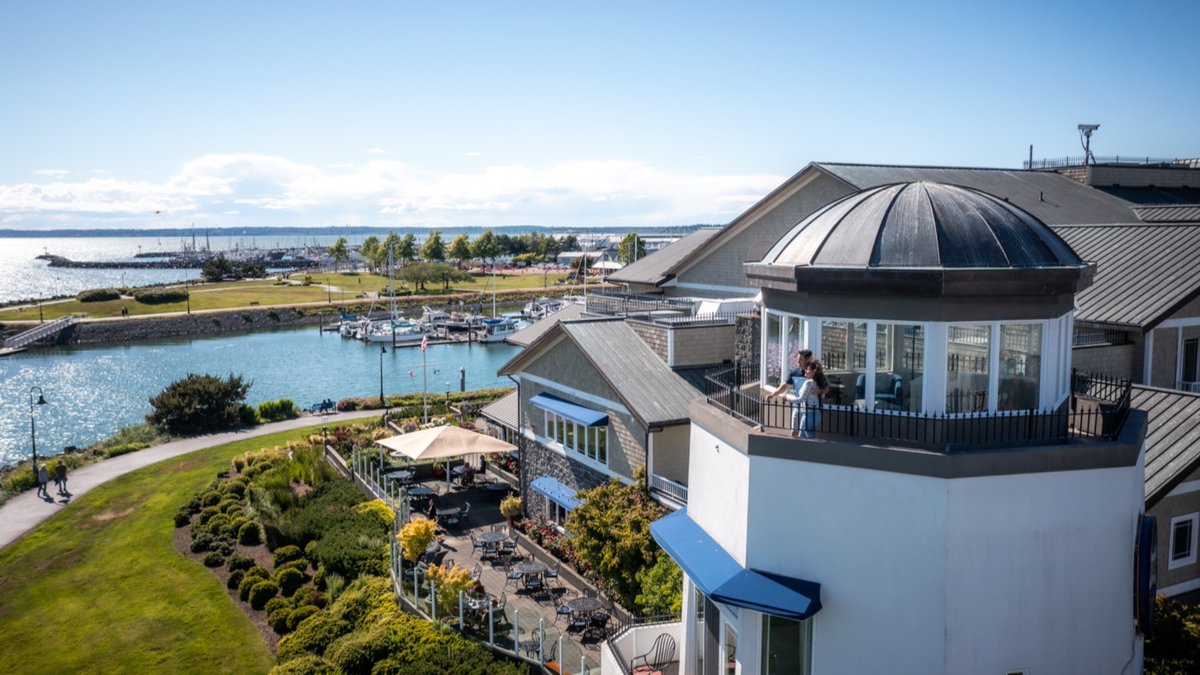 Seattlemag's tweet photo. A Lighthouse Stay on Bellingham Bay https://t.co/huqc14dL06 https://t.co/B7qwGeqNXe