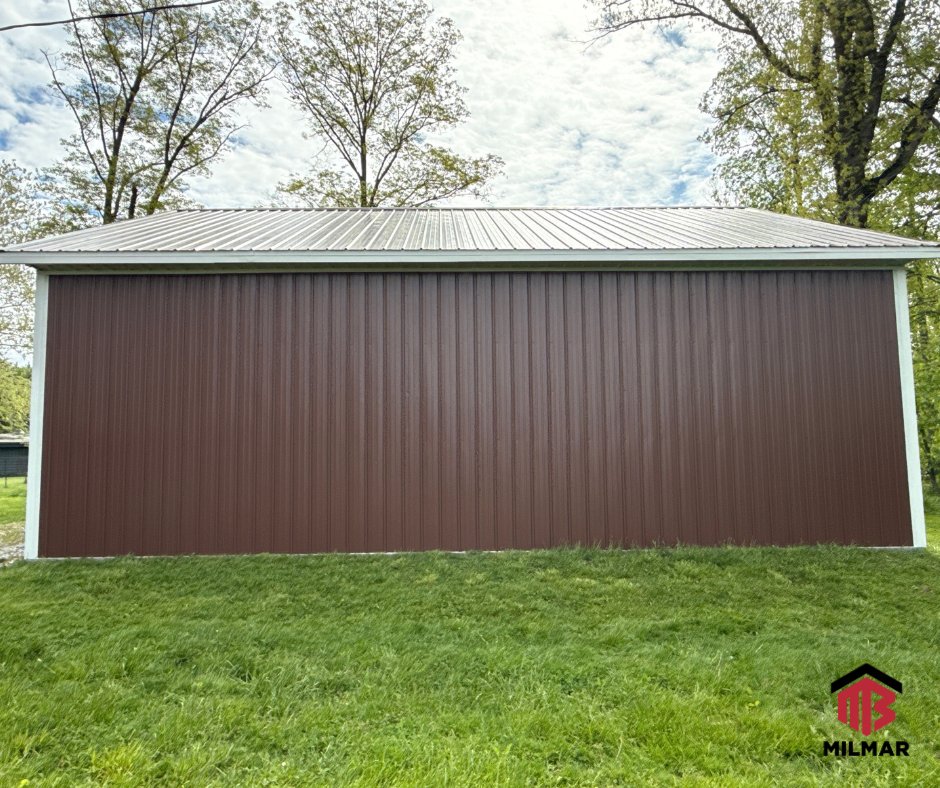 Milmarbuildings's tweet photo. Next up on this project in Greenfield, Indiana, are the overhead doors 🎉 A classic-style 30x36x12 post frame garage.

#Garage #Builder #Indiana #PostFrame https://t.co/HTL0W9YBp9