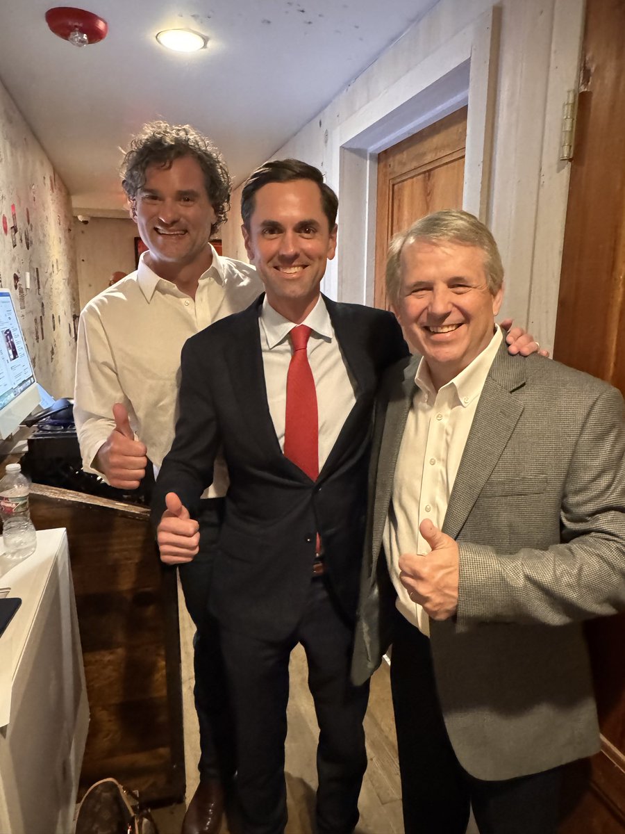 KevinBrannon1's tweet photo. Tuesday night in Houston, celebrating a great win for @mayes_middleton @MacySMiddleton with @jordandberry and Team Middleton. https://t.co/M6nSp2Eu9b