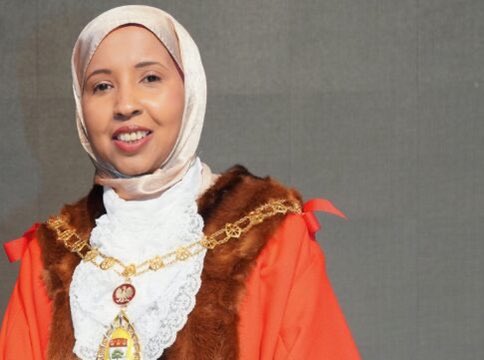 dhoorebbc's tweet photo. Councillor Faduma Mohamed has been inaugurated as the new Mayor of Ealing, becoming the borough’s first #BritishSomali woman wearing a hijab to hold the role and pledging to “bring people together and highlight what unites us”.

Source: @_EalingNews https://t.co/kHlba6cfkm