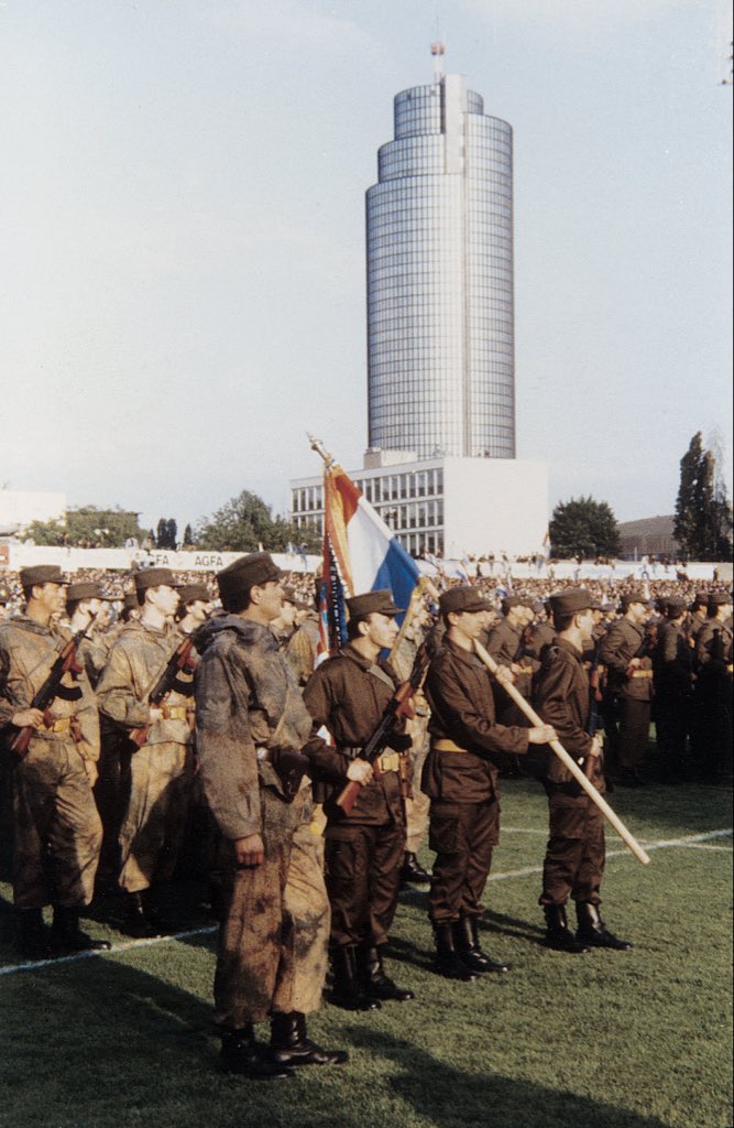 MORH_OSRH's tweet photo. Uoči proslave Dana  #HrvatskaVojska prisjećamo se povijesnih trenutaka postrojavanja Zbora narodne garde 28. svibnja 1991. godine na stadionu u Kranjčevićevoj. 🇭🇷✌️

Hvala vam na hrabrosti, žrtvi i doprinosu u stvaranju samostalne 🇭🇷 i modernih Oružanih snaga RH! 🫡 

📽️ Marko Perić