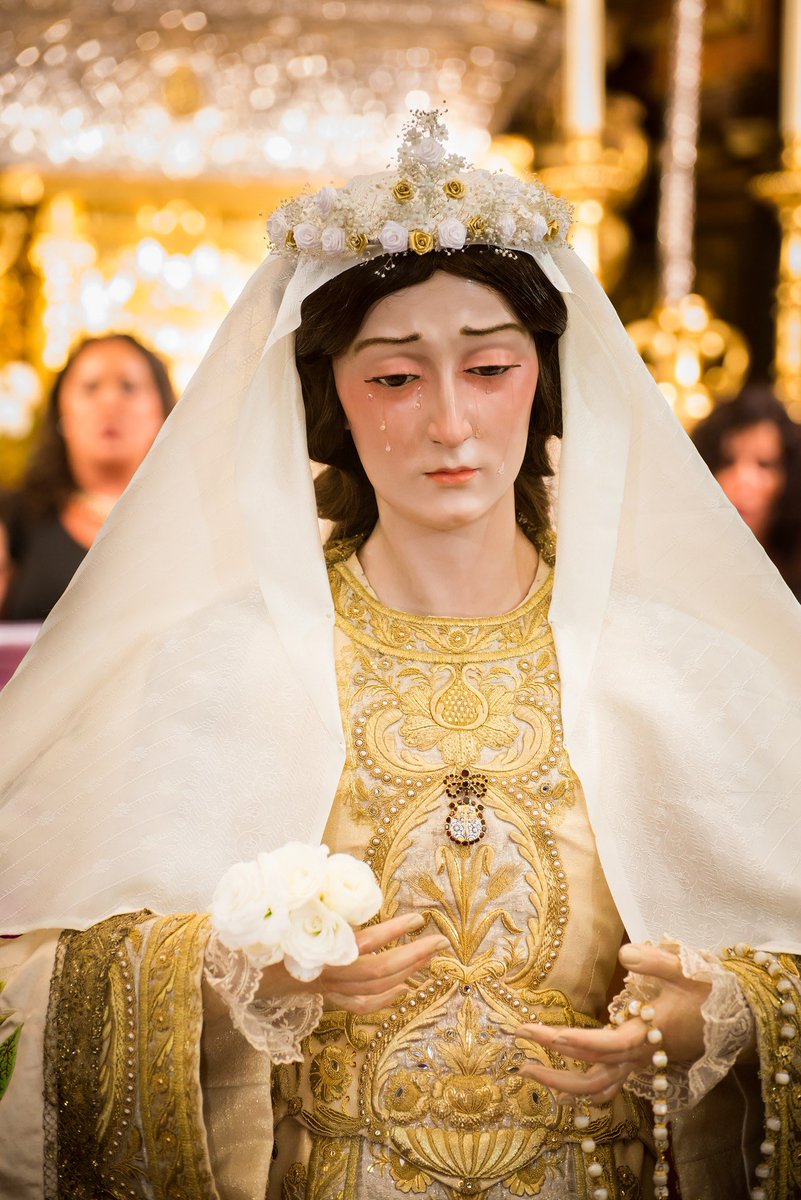 HuertoGranada's tweet photo. #AmarguraCoronada • Nos encaminamos hacia el XI Aniversario de la Coronación Canónica de María Santísima de la Amargura Coronada. Queremos recordar como,desde el 30 de mayo 2014 y hasta el 29 de mayo de 2015, nuestra Titular, portó corona de flores en sus diversas vestimentas. https://t.co/neQl1y6IpB