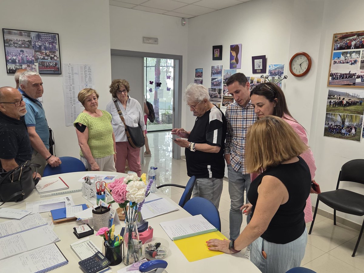 Moni_SebastianP's tweet photo. Hoy he tenido la oportunidad de recorrer distintos distritos de Fuenlabrada visitando a nuestras asociaciones.
Siempre es un orgullo comprobar de cerca la enorme labor que realizan día a día: tejiendo comunidad, apoyando a quienes más lo necesitan y llenando de vida nuestros barrios con su compromiso y dedicación.
Gracias por abrirme vuestras puertas, por compartir vuestras inquietudes y por todo el trabajo que desarrolláis con tanto esfuerzo y cariño. Sois una parte esencial de esta ciudad.
Seguimos trabajando juntos y juntas para seguir construyendo una Fuenlabrada más fuerte, participativa y solidaria. 💙