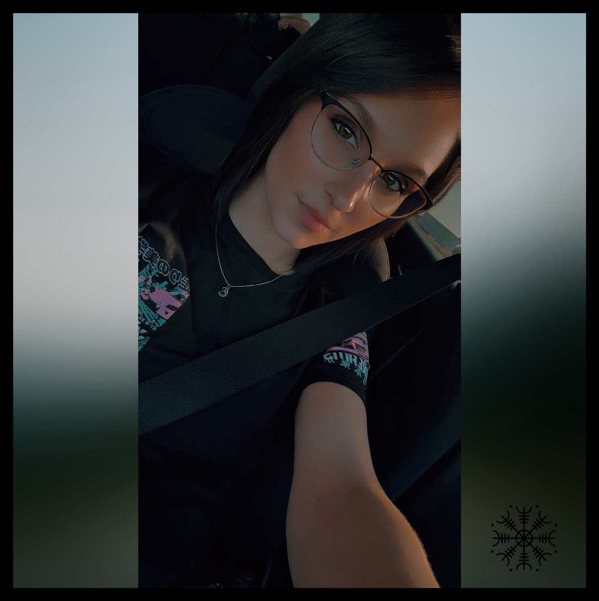 KCGX22's tweet photo. Whimsy and tomboy.. just two of my many personalities! 🧚🏽‍♂️✨🖤✨ https://t.co/rsMVvyNSgr