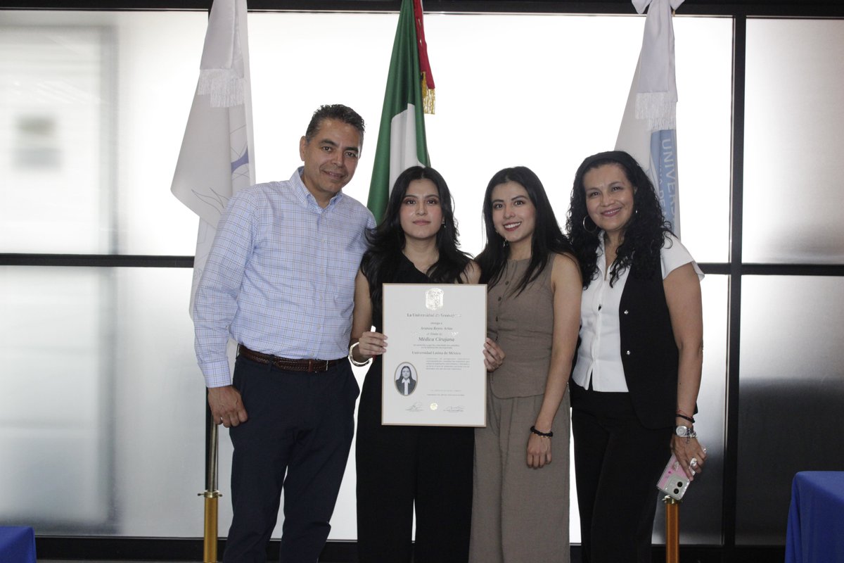 ulm_mx's tweet photo. En Ceremonia de Titulación, el Rector, Lic. Carlos Lemus Muñoz Ledo, en compañía de Autoridades Académicas de la Escuela de Medicina, hace entrega de Título de la Licenciatura en Médico Cirujano  a

M.C. Aranza Reyes Arias

¡Muchas Felicidades!
Les deseamos mucho éxito! https://t.co/CuLlrpaXxc