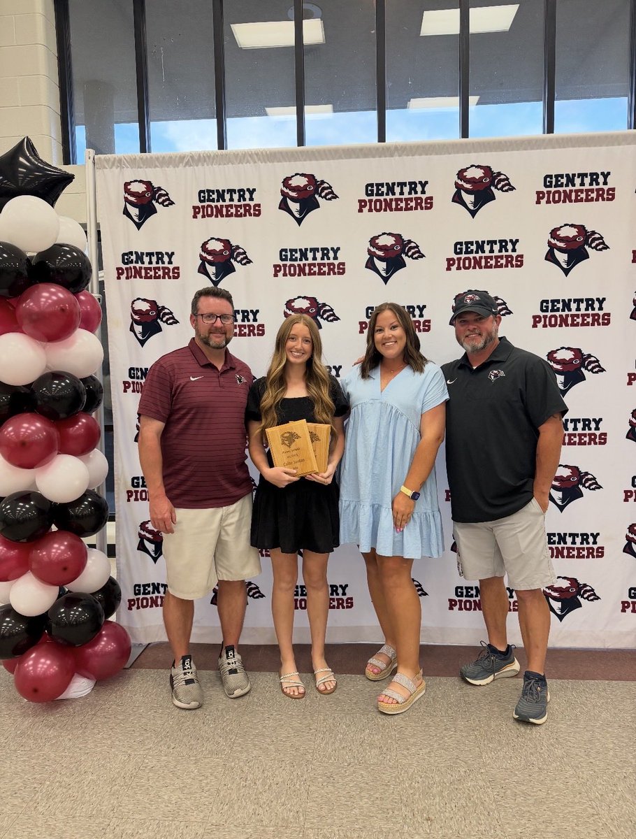 Callie_Jordan5's tweet photo. We had our softball banquet last night!! I was awarded 4-A All conference, All state, and all state tournament team! So grateful 🤍🤍 https://t.co/WvirF3q4Rh