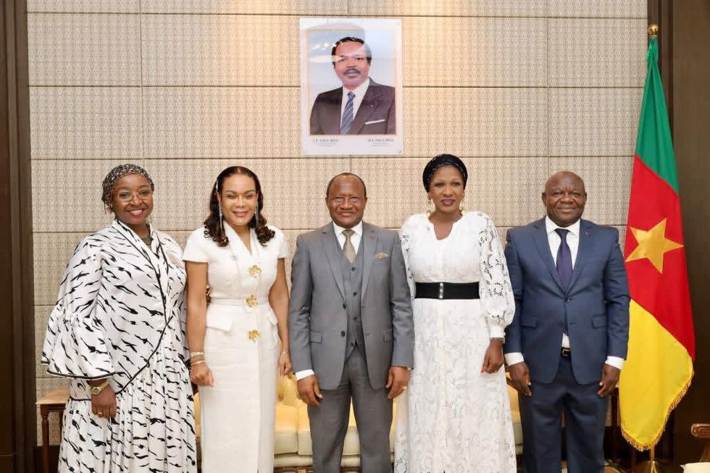 Tradex_SA's tweet photo. À l’occasion de la Fête des Mères du Groupe SNH, les Mamans de la SNH ont visité le siège de l’Assemblée Nationale ce 26 mai 2026, sous la conduite de Mme Nathalie MOUDIKI. Une visite chaleureusement saluée par le Très Honorable Théodore DATOUO, Président de l’Assemblée Nationale https://t.co/nQBN4FWji9