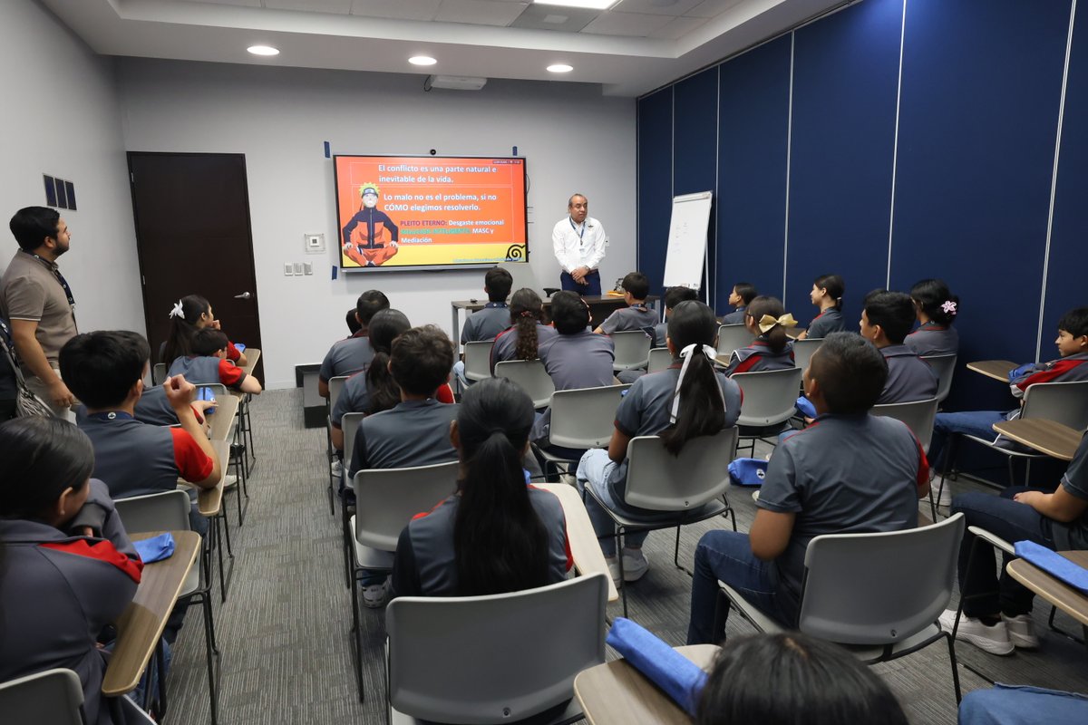 poderjudicialnl's tweet photo. Visita de la Secundaria Diego de Montemayor al #PJENL

Durante su recorrido convivieron con la Magistrada Presidenta @LauraPerlaNL y la Magistrada Patricia Alejandra Gutiérrez Ramírez, quienes compartieron con las y los alumnos la importancia de la cultura de la legalidad https://t.co/QlabT0MpuU