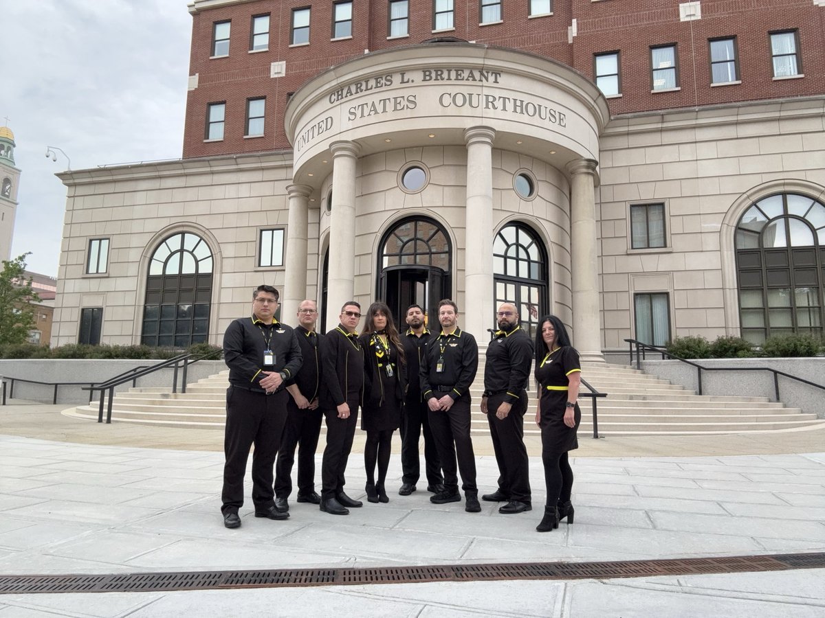 afa_cwa's tweet photo. Spirit AFA members putting a face on the more than 17,000 workers who lost their jobs and healthcare overnight. Today was a bankruptcy court hearing. There are still benefits to be paid out to workers and the Court should put the people of Spirit first! 🐝💛🖤✊#foreverspirit https://t.co/EnXoPhSb9C
