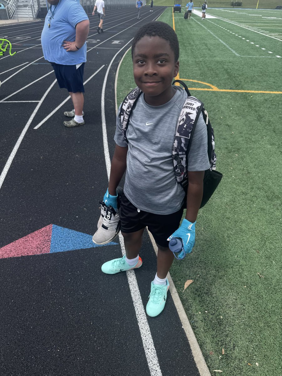 CoachMarcelW's tweet photo. Day 1 of summer camps. @chs_cougars_fb 🏈 https://t.co/GVUfPOg2NS