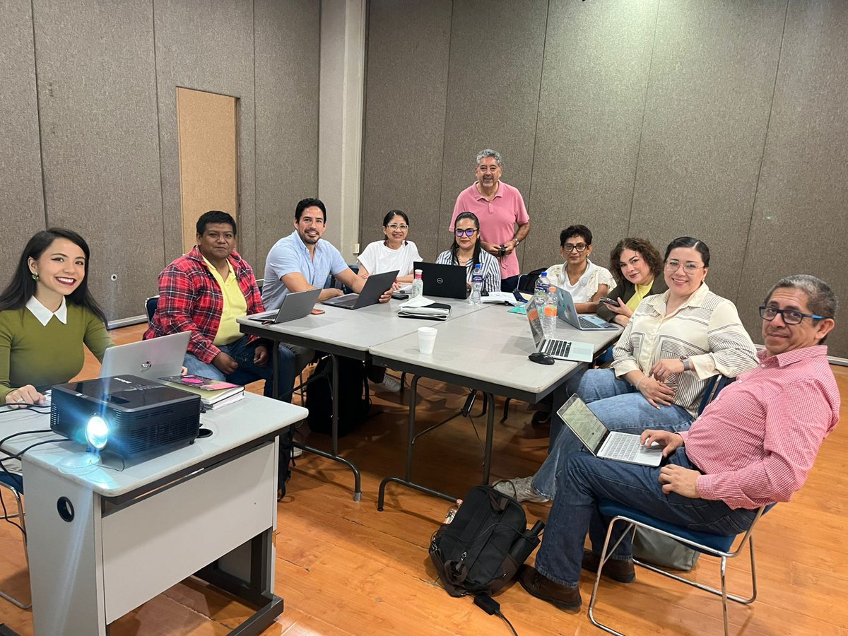 Cobach_Gro's tweet photo. Nuestros docentes son motivo de orgullo para nuestra institución. Hoy reconocemos la destacada participación de la Mtra. Dora Luz Dircio Campos, docente del Plantel 11 Tixtla, quien representó dignamente al COBACHGROen el Marco Curricular Común de la Educación Media Superior 2025 https://t.co/V9ZYqmQkpX