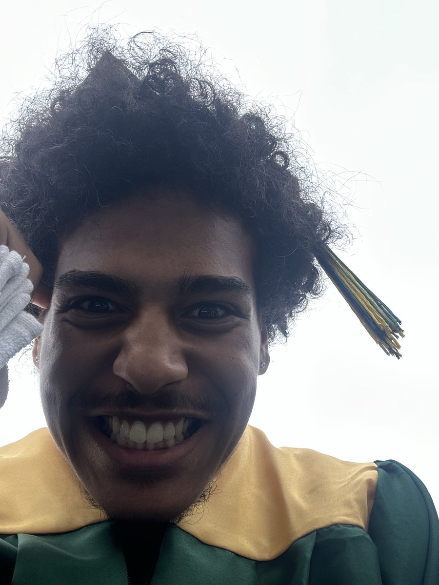 kidcanbleed's tweet photo. finally out the school chains babyyyyy https://t.co/vIVASVgKnd