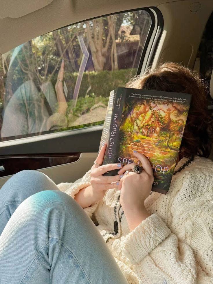 Isla_McKayx's tweet photo. reading a book ♡ https://t.co/dTSMw3hJSw