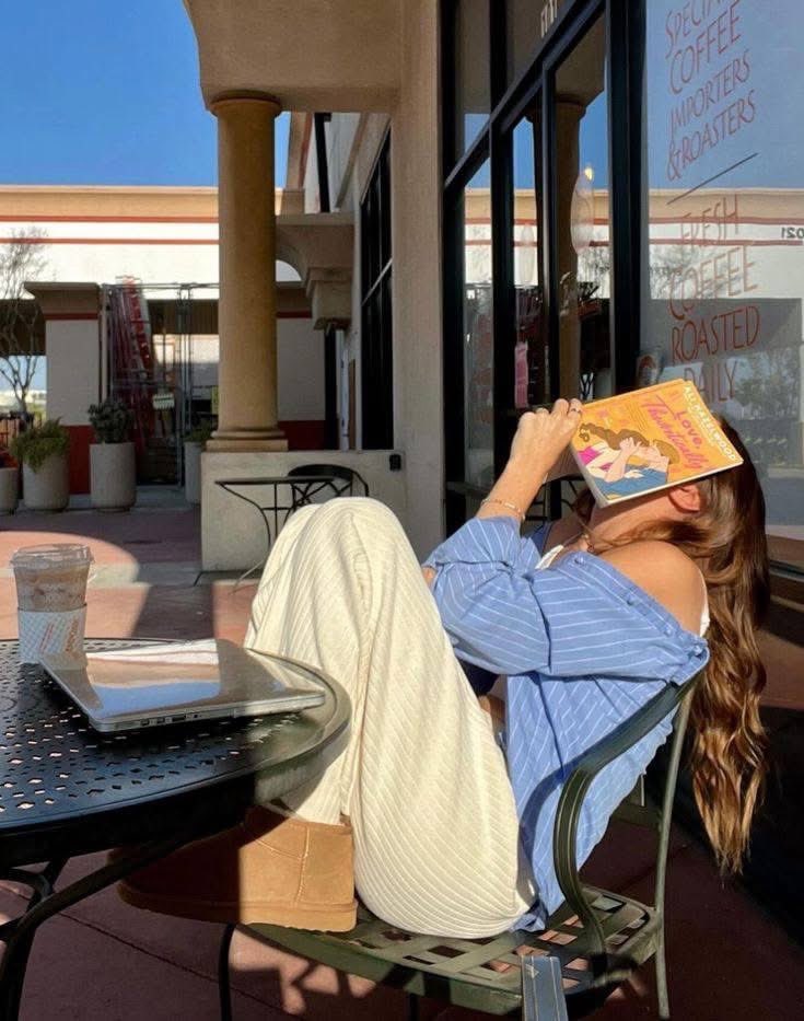 Isla_McKayx's tweet photo. reading a book ♡ https://t.co/dTSMw3hJSw
