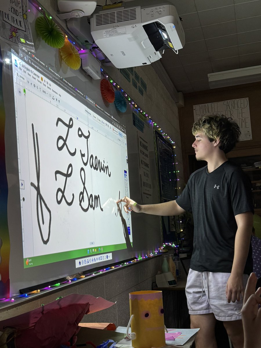 MrsRudolph1's tweet photo. It might be time to bring back cursive. https://t.co/NpiVzTjA23