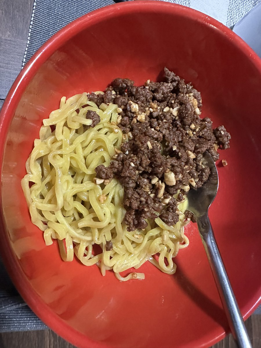 EllieJapan2022's tweet photo. Mix up more tastes better.
#Mazenoodles #混ぜ麺 #withmylove #hisfavorite #Chinesetaste #groundpork #spicy #homemadedish https://t.co/wMA9Uke9yF