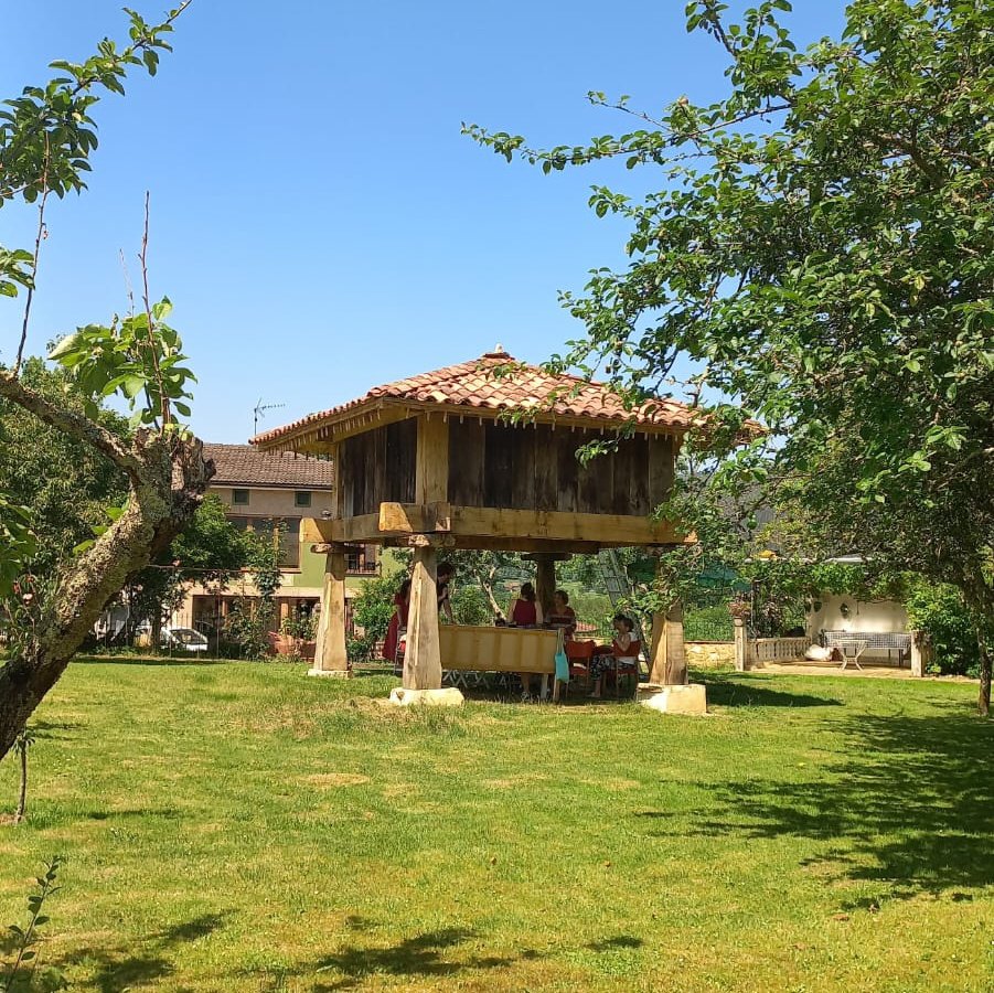 P_d_RG's tweet photo. Y seguí celebrando el ser y el estar en este «tiempo feliz para amar»: equipo mediterráneo, free tour, húmeda dalmática, Balesquida morena y hermosa, villa baxo, solhorru, sidres y dances, sobrín, el perru toos, tu simpatía exagerada, «confluyeron los mundios», martes del bollu. https://t.co/AUnk7kEHNS
