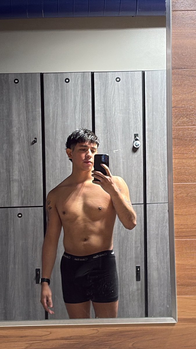 isaacmunity's tweet photo. Did a swim workout today for the first time in years 😩 https://t.co/w0avLcT9j7