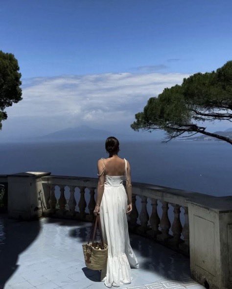 kina_Girly's tweet photo. Backless dresses >> https://t.co/agXR7IlGx4