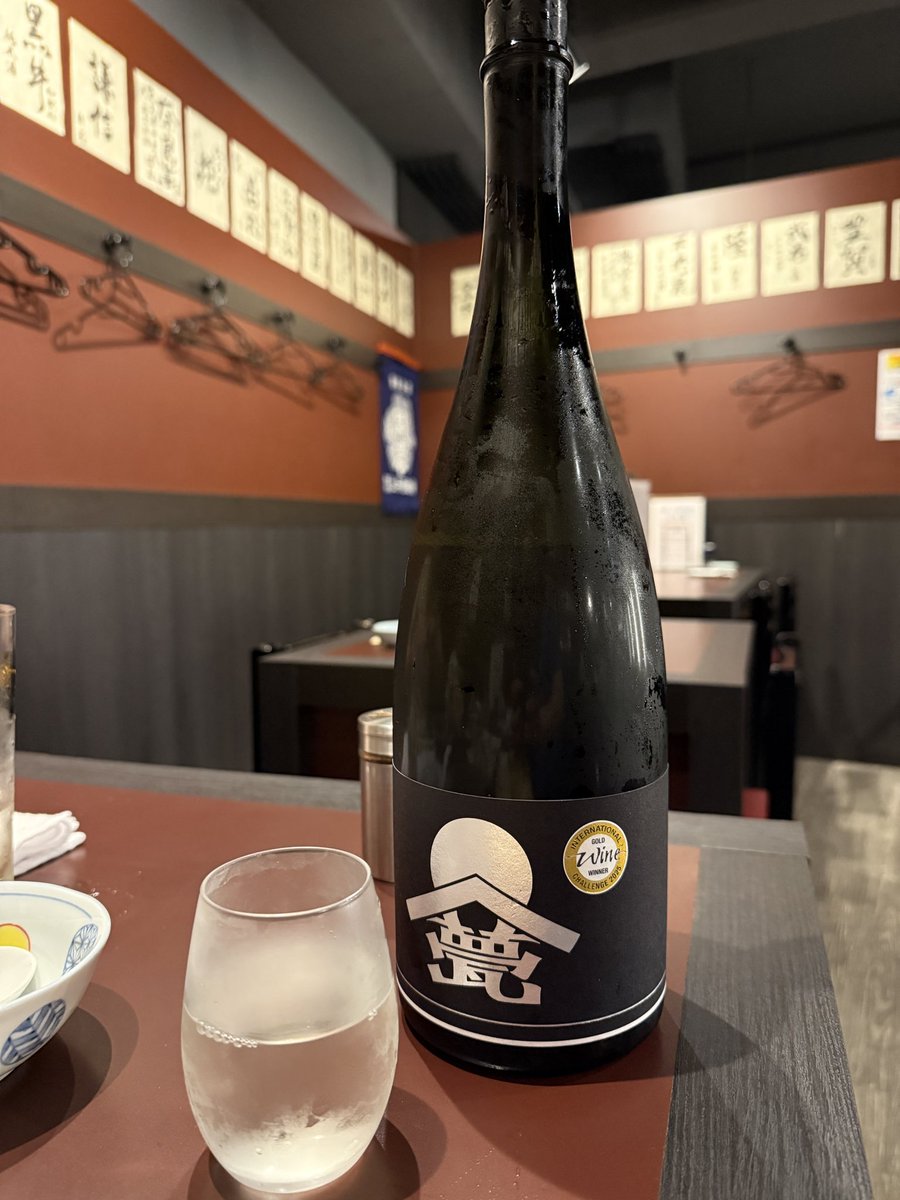 ポストしないまま寝てしまった。 次は甍（いらか）の黒。 まだ新しい