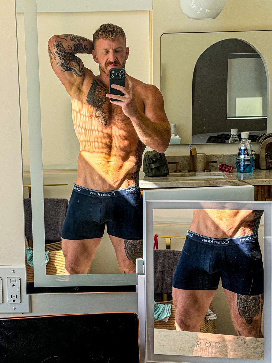 RealestLev's tweet photo. Underwear Wednesday 😉 https://t.co/xuMwTa25XD