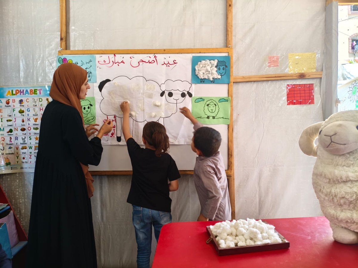 Play4Palestine's tweet photo. Despite everything they have been deprived of, our children still create joy in the smallest moments 🤍✨

With their little hands, they made an “Eid sheep” to celebrate and hold onto the spirit of Eid despite difficult circumstances 🌙🎈
#عيد_الأضحى https://t.co/ZpOe7WRsXG