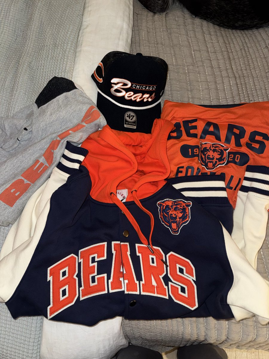 rogerhayden95's tweet photo. When going to Wisconsin after Da Bears knocked the packers out of the playoffs 🏈 its Bears everything head to toe 😬#dabears #nfl https://t.co/1vssWgJ5lX