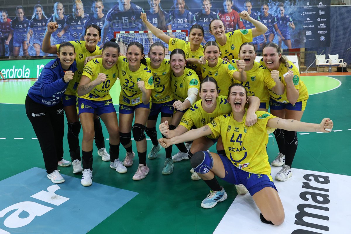 BMRemudas's tweet photo. 💚 Victoria de muchísimo valor en San Sebastián.

El Rocasa Gran Canaria golpea primero en la final del playoff tras imponerse al Súper Amara Bera Bera en el Gasca (19-23). 

La final seguirá este domingo en el Antonio Moreno con la oportunidad de proclamarnos campeonas de Liga. https://t.co/o3LNSJeHDa