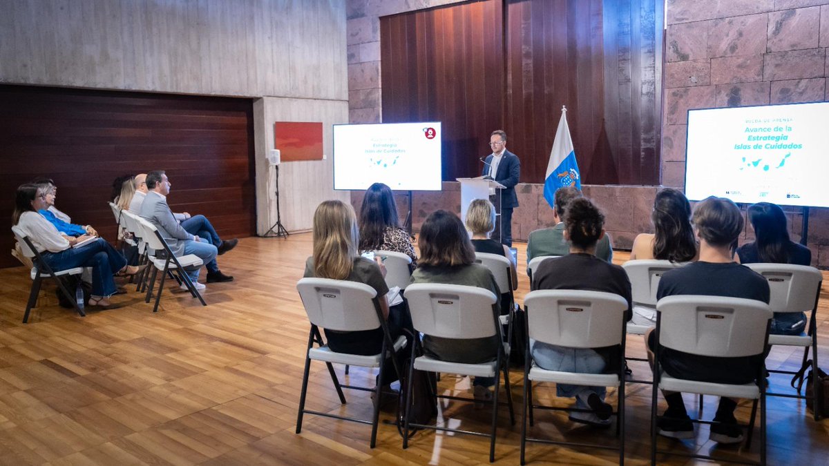 FrancisCandilG's tweet photo. Canarias quiere avanzar hacia un modelo de cuidados centrados en la persona, más humano, más cercano y adaptado a la realidad.

Con la estrategia #IslasDeCuidados apostamos por los derechos, la autonomía, la comunidad y una forma distinta de entender los cuidados y el bienestar. https://t.co/JgKhBllJxl
