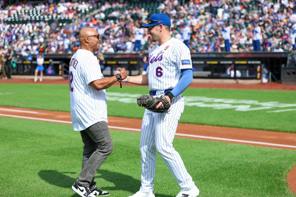 pushkinpods's tweet photo. ⚾ @iamjrmartinez joined @Senger15 for the ceremonial first pitch at the Memorial Day @Mets game. Seeing the Medal of Honor podcast show art on the jumbotron was unreal! Catch new episodes every Wednesday wherever you listen to podcasts: https://t.co/LbRVEoVVxV https://t.co/t8lYUKTT52