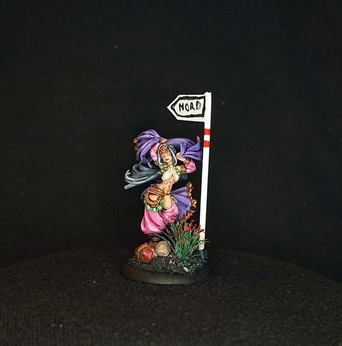 GasFloryHobby's tweet photo. The dancer from @saMghaaraama ULTRAZONE is complete.
Ryuutama is about storytelling, travel and adventure. I thought her dropping her pack at the roadside and dancing to pay the way might make an interesting image.
Her robes and flowing hair were challenging but look fantastic. https://t.co/NM3scgelR7