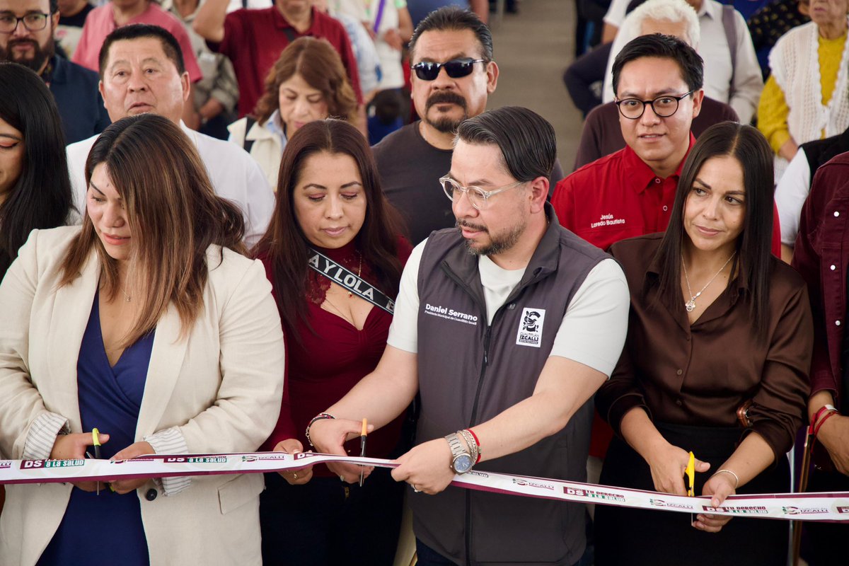 daniel_ser's tweet photo. Entregamos la tercera clínica “Tu Derecho a la Salud” en la Unidad Niños Héroes, la cual dará cobertura especialmente a las comunidades del sur de nuestro municipio. 🏥🧑🏻‍⚕️

En este espacio, las y los izcallenses podrán acceder a servicios médicos, dentales, estudios de laboratorio y optometría, para un total de 10 mil beneficiarios directos y hasta 20 mil dependientes menores. ✅🏘️

Cumplimos un compromiso con nuestra población, que ahora tendrá acceso a un programa cercano y gratuito para cuidar de su salud y la de su familia. ¡Gracias a todas y todos por hacerlo posible! 🤝🏼🌟

#ServirConPasión #GobiernoCercano #CuautitlánIzcalli