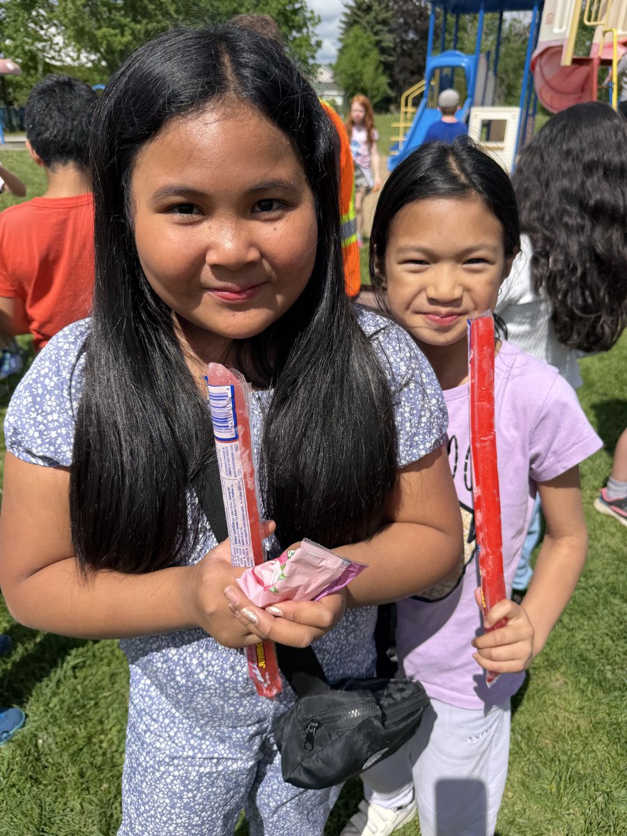MsBurriOCSB's tweet photo. EQAO = officially complete βοΈ Grade 3s worked so hard all year and celebrated the best way we know howβ¦ sunshine, freezies, and BIG smiles! βοΈπ§ So proud of their perseverance, growth & confidence throughout this journey. βοΈ #BeOcsb @StClareOCSB https://t.co/xJISYwiZnx